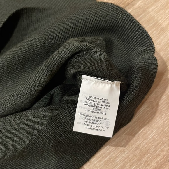 J Crew V Neck Sweater Marino Wool MEDIUM Slim - Picture 5 of 5